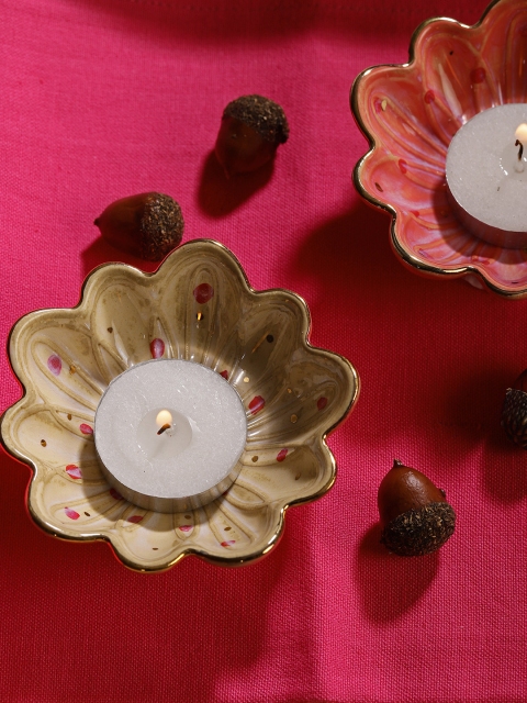 

Chumbak Beige Blooming Petals Tealight Candle Holder
