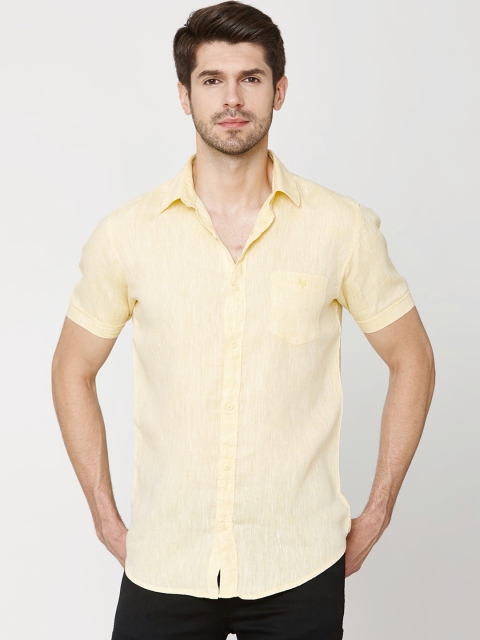 

Mufti Men Yellow Slim Fit Solid Casual Shirt