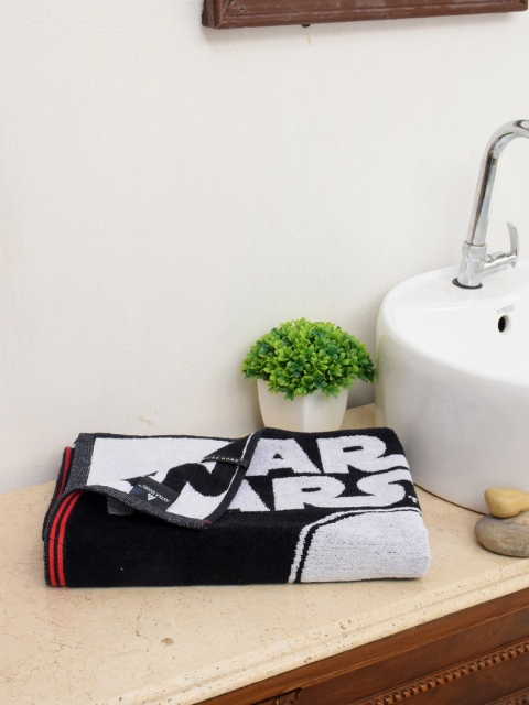 

Avira Home Unisex Black Printed Dark Side Bath Towel