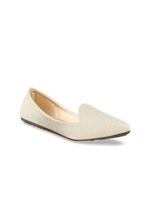 

Shoetopia Women Silver-Toned Textured Ballerinas