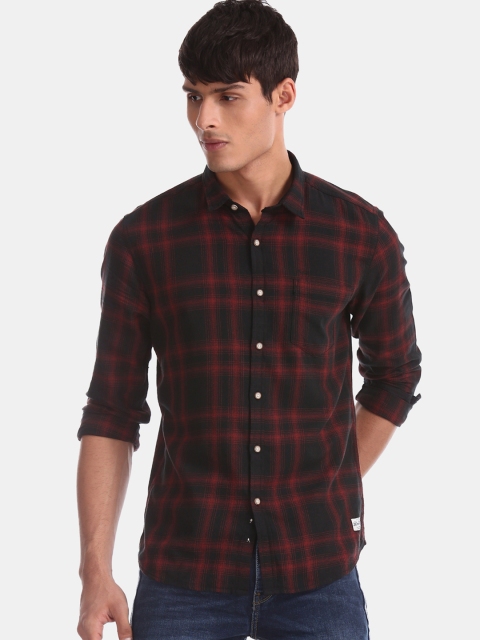 

Flying Machine Men Black & Maroon Regular Fit Checked Casual Shirt