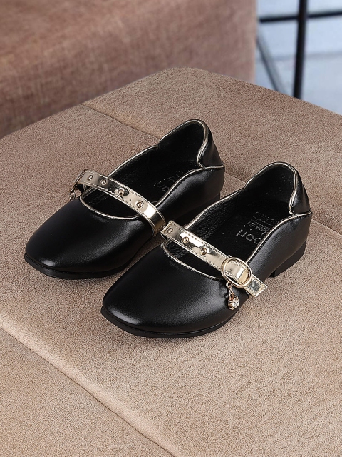 

Walktrendy Girls Black Solid Ballerinas