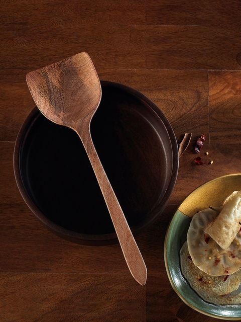 

ellementry Brown Solid Lifter Natural Mango Wood Spatula
