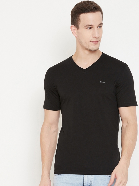 

Okane Men Black Solid V-Neck T-shirt