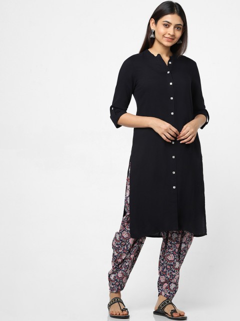 

Naari Women Black Solid Straight Kurta