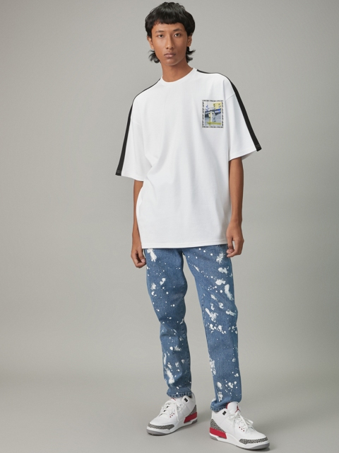 

Bhaane Unisex White Solid Round Neck T-shirt With Side Stripes