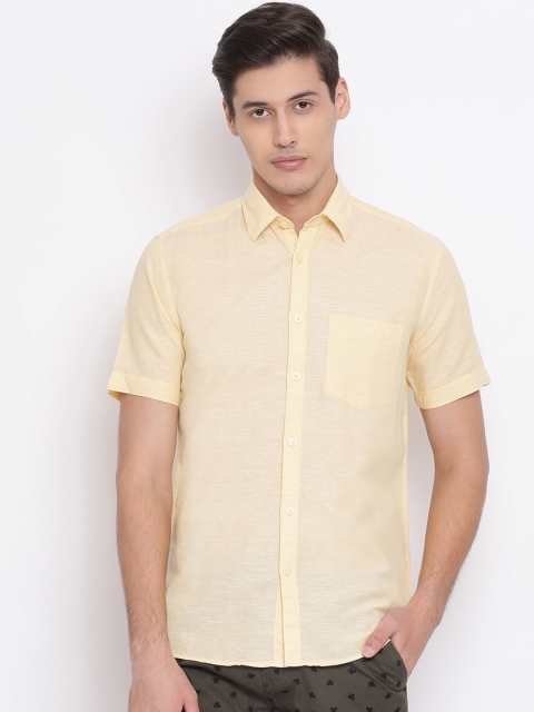Crimsoune Club Men Yellow Slim Fit Solid Casual Linen Shirt