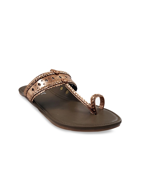 

THE MADRAS TRUNK Women Rose Gold & Brown Textured Leather Kolhapuris