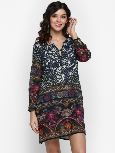 

Aditi Wasan Women Black & White Printed Embroidered Tunic