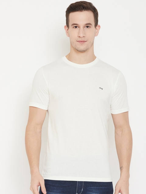 

Okane Men Off-White Solid Round Neck T-shirt