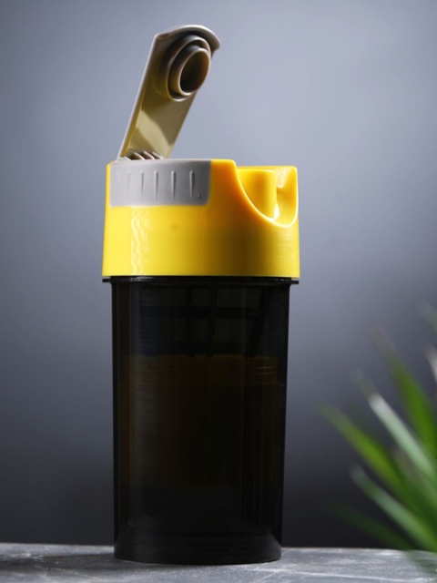 

Dennmarks Yellow & Black Colourblocked Plastic Sipper Bottle 500 ml