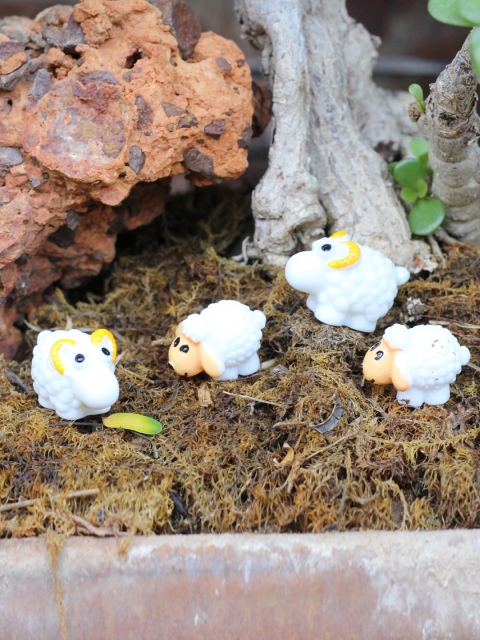 

TAYHAA Set of 12 White & Yellow Sheep Garden Showpieces