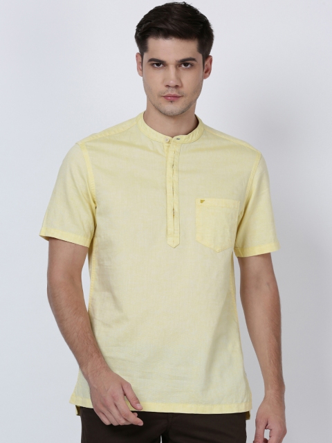 

t-base Men Yellow Regular Fit Solid Casual Shirt