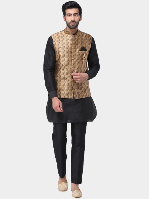 

SG LEMAN Men Black Printed Kurta with Trousers