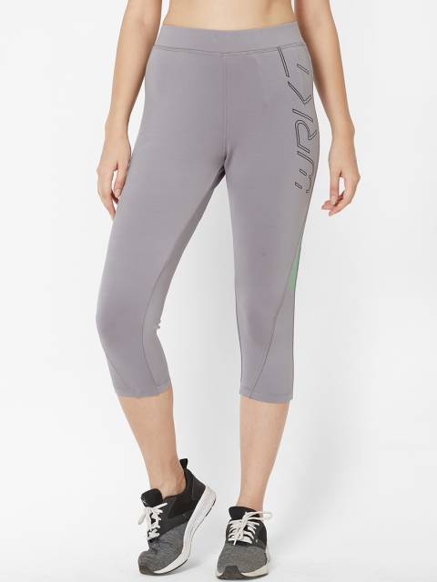

Sweet Dreams Women Grey & Black Solid Three-Fourth Tights