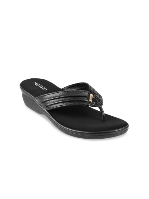 

Metro Women Black Solid Sandals