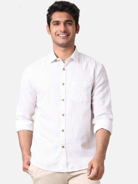 

True Blue Men White & Gold-Coloured Slim Fit Printed Casual Shirt