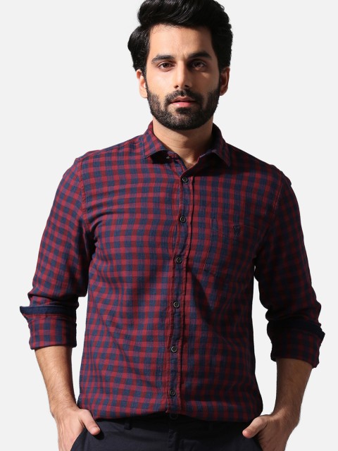 

True Blue Men Red & Navy Blue Slim Fit Checked Casual Shirt