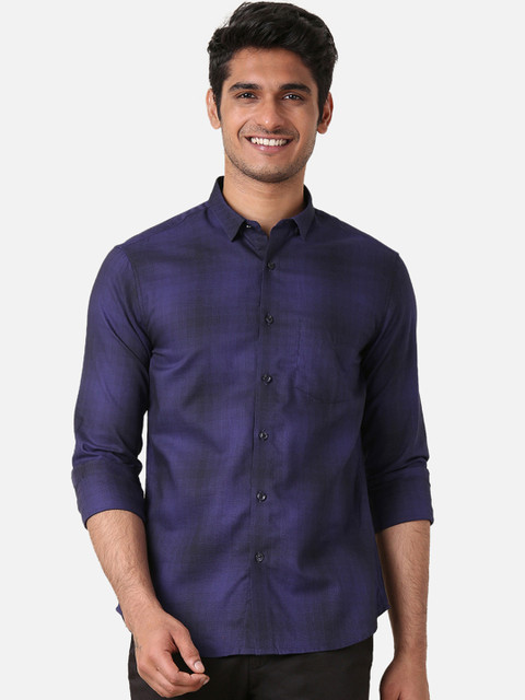 

True Blue Men Navy Blue & Black Slim Fit Checked Casual Shirt