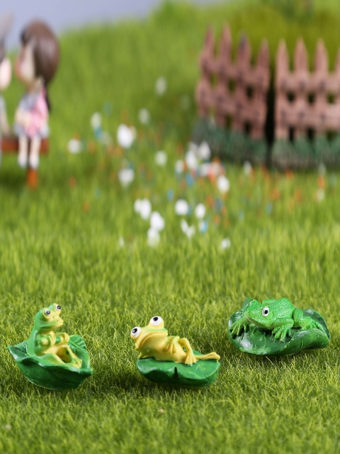 

TAYHAA Set Of 3 Green Beautiful and Colorful Frog