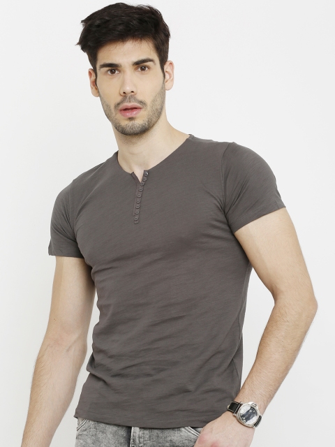 

Rex Straut Jeans Men Taupe Solid Henley Neck T-shirt