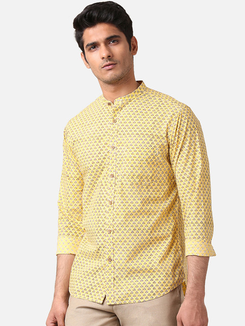 

True Blue Men Yellow & White Slim Fit Printed Casual Shirt