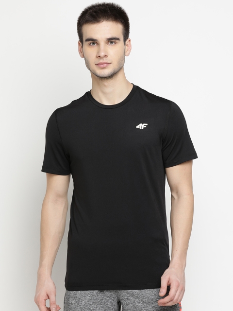 

4F Men Black Solid Round Neck T-shirt