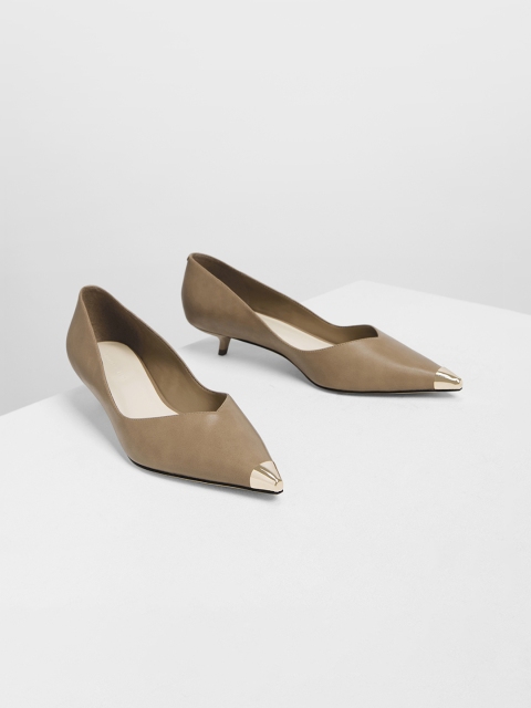 

CHARLES & KEITH Women Brown Solid Pumps