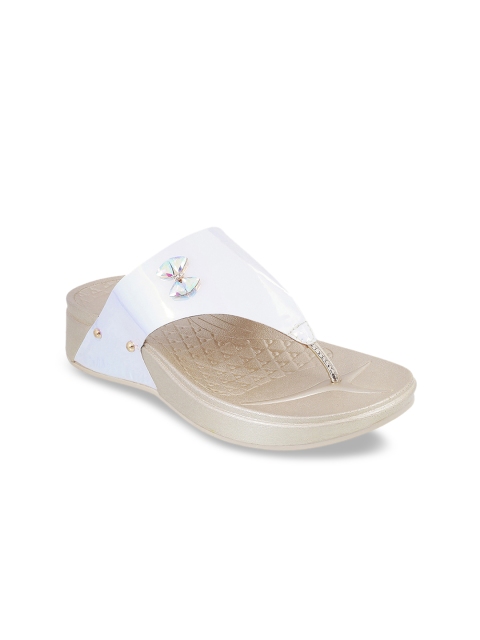 

Metro Women White Solid Wedges