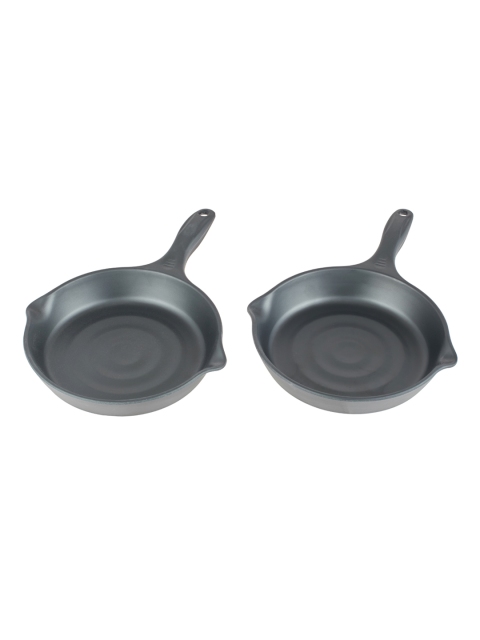 

HomeTown Pack of 2 Black Solid Skillet Large Serving Pan Set