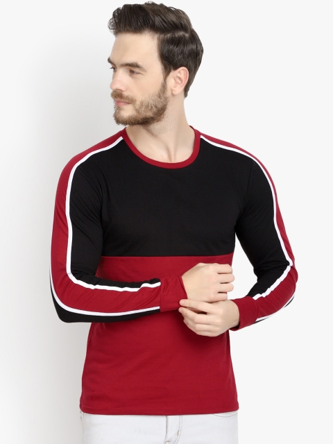 

LE BOURGEOIS Men Black Colourblocked Round Neck T-shirt