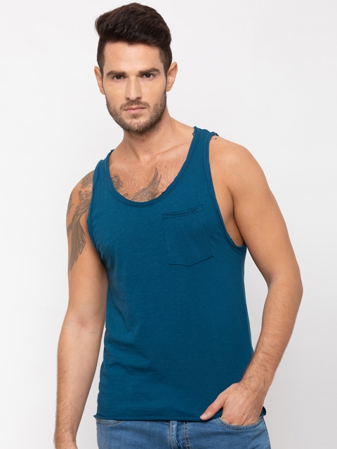 

Globus Men Blue Solid Slim Fit Round Neck T-shirt