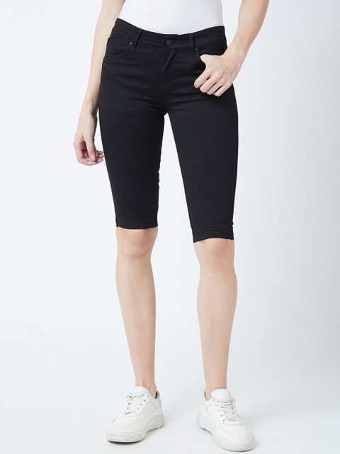 

Devis Women Black & Black Solid Skinny Fit Capris