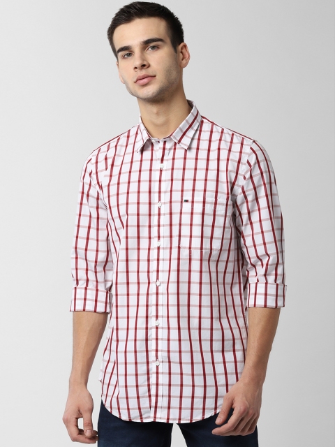 

Peter England Casuals Men White & Maroon Slim Fit Checked Viroblock Casual Shirt