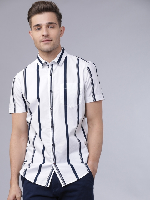 

Ecko Unltd Men White & Navy Blue Slim Fit Striped Casual Shirt