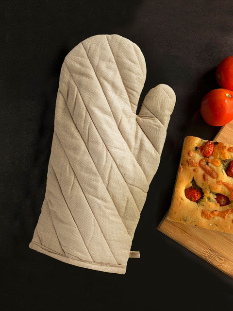 

KLOTTHE Off White Solid Oven Gloves