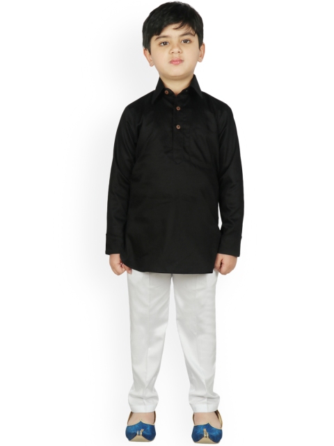 

SG YUVRAJ Boys Black & White Solid Kurta with Trousers