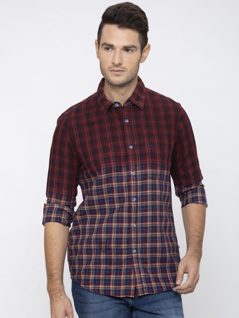 

Globus Men Maroon & Navy Blue Regular Fit Checked Casual Shirt