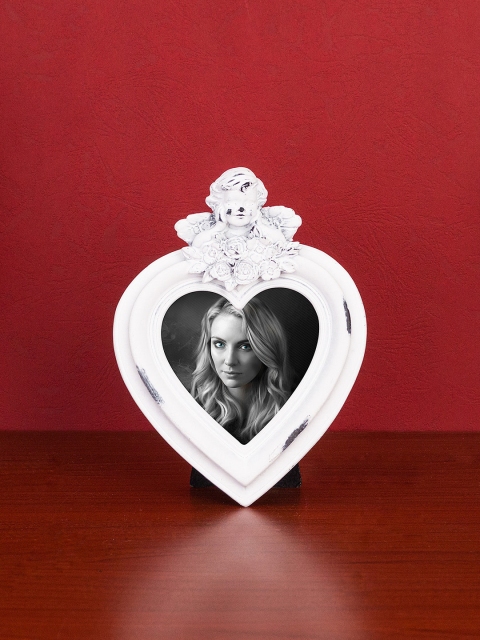 

Golden Peacock White Textured Heart-Shaped MDF Table-Top Photo Frame