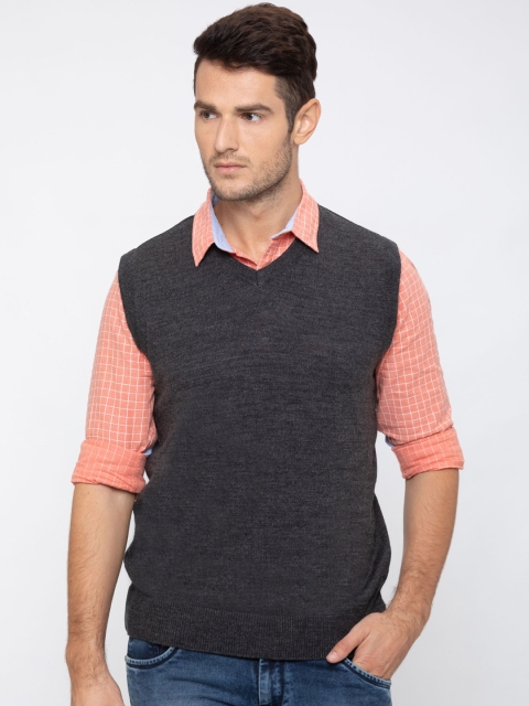 

Globus Men Charcoal Grey Solid Pullover Sweater