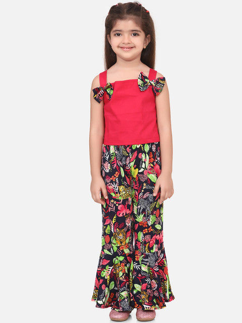 

LilPicks Girls Red & Black Solid Top with Trousers