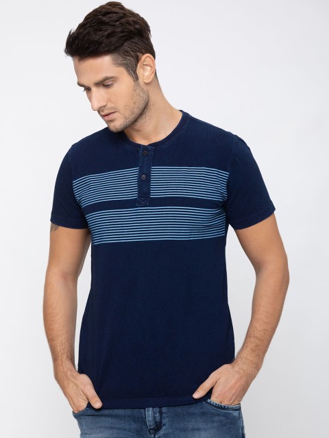 

Globus Men Navy Blue & Blue Striped Henley Neck T-shirt