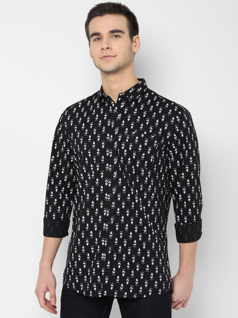 

Solly Jeans Co. Men Black Regular Fit Printed Casual Shirt