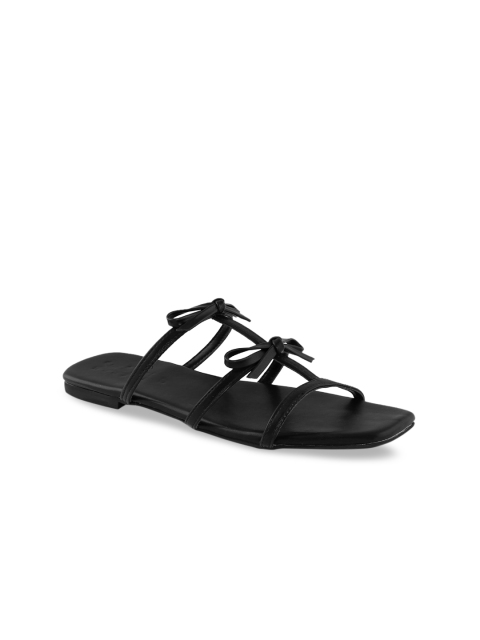 

Siendo Desi Women Black Solid Open Toe Flats