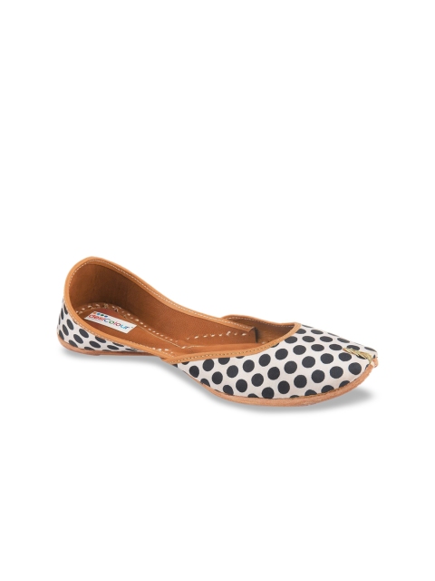 

DESI COLOUR Women White & Black Polka Print Leather Mojaris