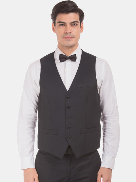 

Arrow Men Navy Blue Solid Three-Piece Party Tuxedo