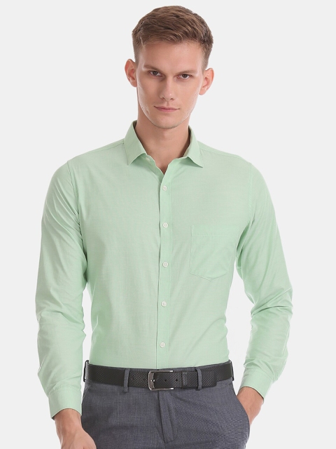 

Excalibur Men Green Regular Fit Solid Formal Shirt
