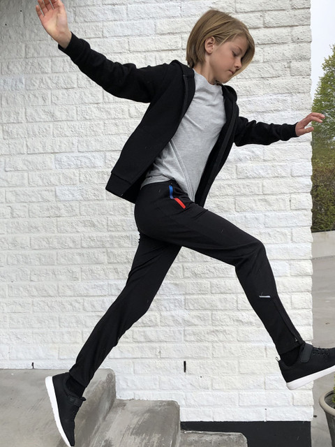 

H&M Boys Black Solid Sports Trousers