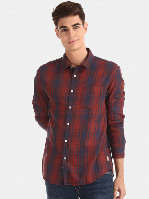 

Flying Machine Men Red & Blue Regular Fit Checked Casual Shirt