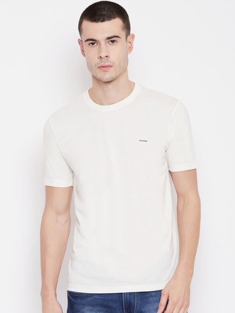 

Okane Men Off-White Solid Round Neck T-shirt